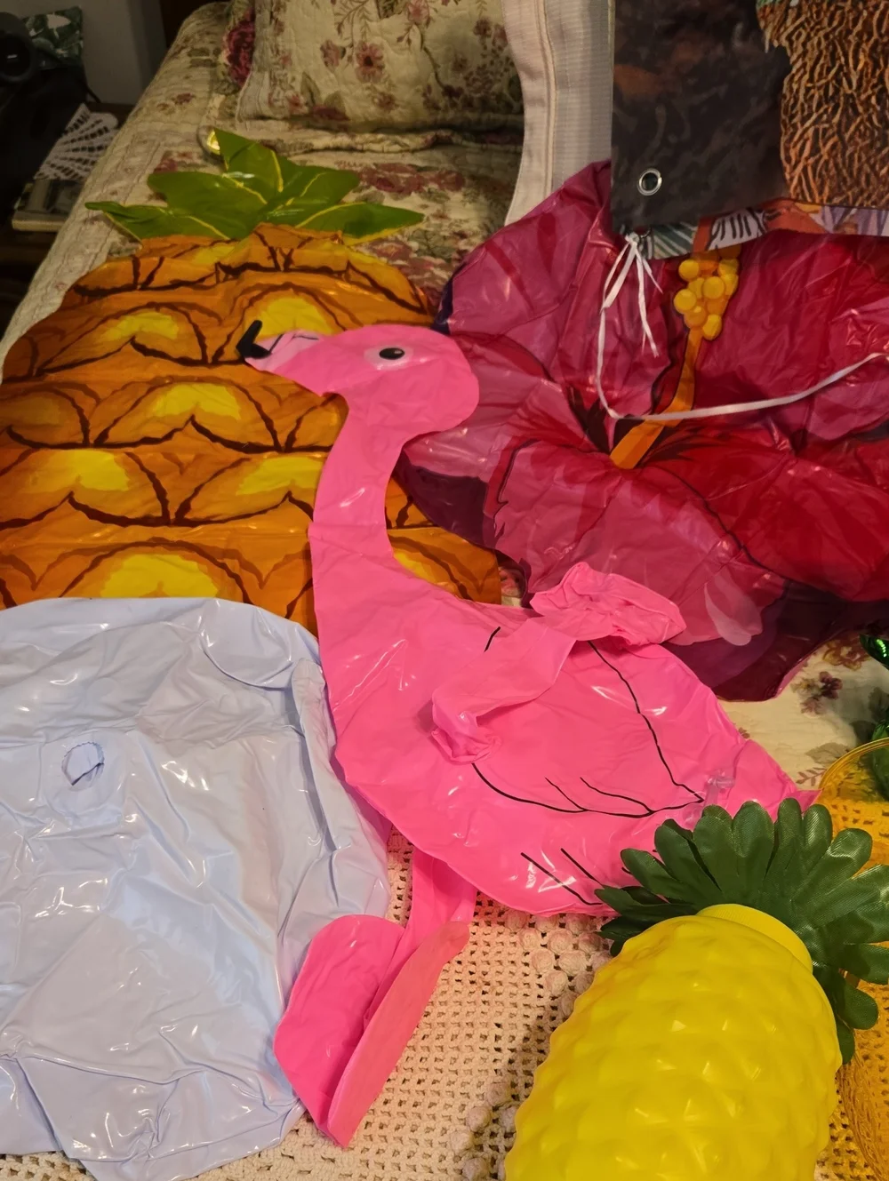 Tropical Luau Party Decor Pack - Multicolor